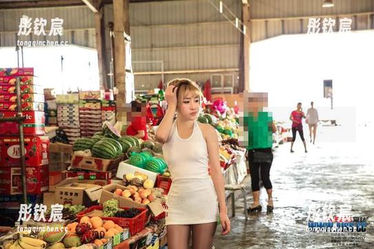 爱丝的圣诞特辑，灵动美图与俏皮作品的完美融合
