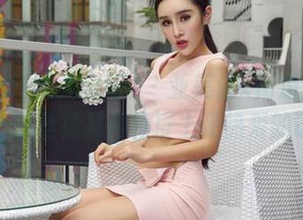 AISS爱丝(黄金版) - 亚美依x街道：一个图包里的丝袜某种程度上是热爱的证据。