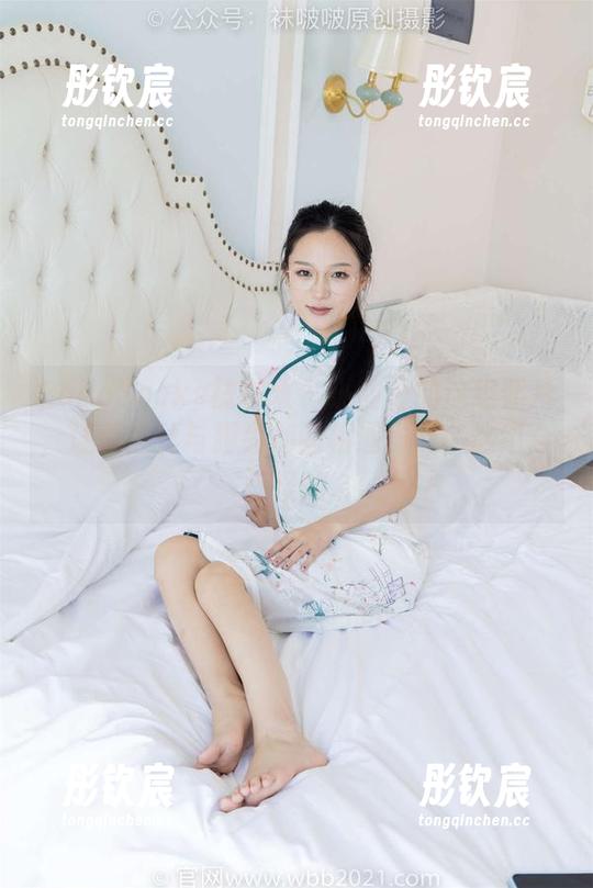 BoBoSocks袜啵啵 - 小甜豆的这组照片，让薄白丝与脚尖加固相遇，呃，这组合怪怪的...
