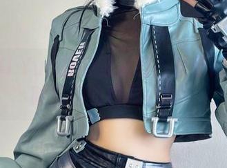 Choi Ji Yun的校服美图：看着像在参加时装周的校园小剧！