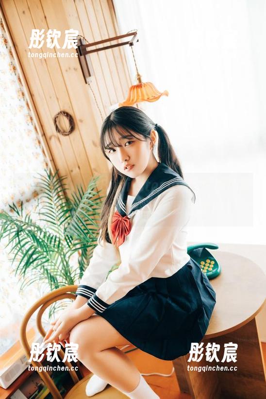 Sonson(손손)Bimilstory：这原图的披萨女孩，简直是一场免费狂欢！