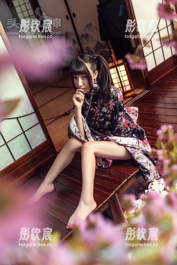 TouTiao头条女神 - 秦若兮再次挑战天使的极限，图集更新，真的是禁忌的美吗？