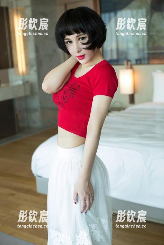 UGirls尤果网 - 诗朵雅的运动秘籍：原图与资源的完美配合。