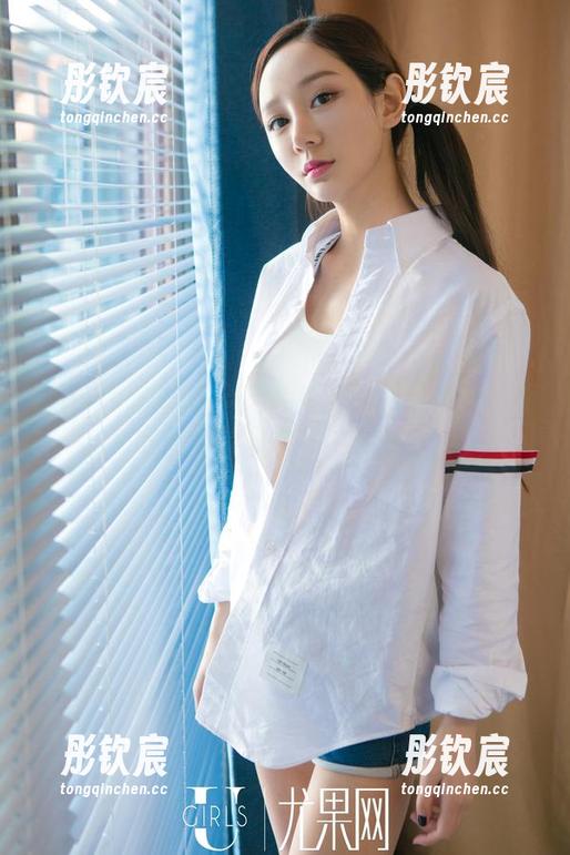 UGirls尤果网 - 这套免费的吊带照片，黛斯羽又来给我们开眼了。
