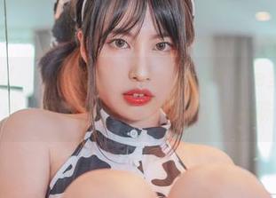 在Uhye(이유혜)的DeepmoreOffice里，写真和办公室就像一杯好茶，慢慢品味。