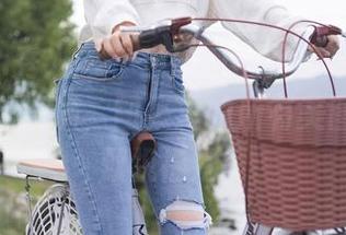 Xiuren秀人网 - 当Emily顾奈奈酱在礼服中自信满满，图集里的所有美图都在默默祝福她。