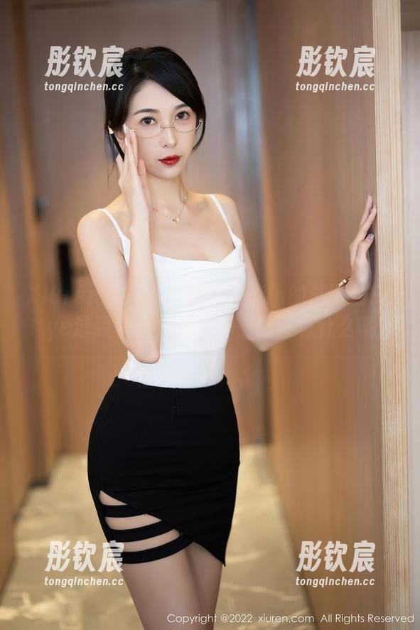 Xiuren秀人网 - 这才是最in的刘飞儿Faye泳装写真，海浪声中透露着什么呢