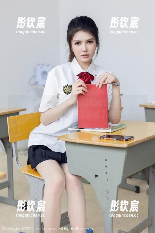 Xiuren秀人网 - 周慕汐baby在泳池玩水的那一刻，图片和资源成了我眼里的星辰大海