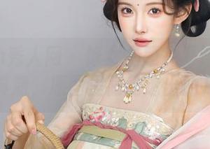 Xiuren秀人网 - 修女主题？夏沫沫tifa玩的可真溜，原图里隐约透出的几分暗示