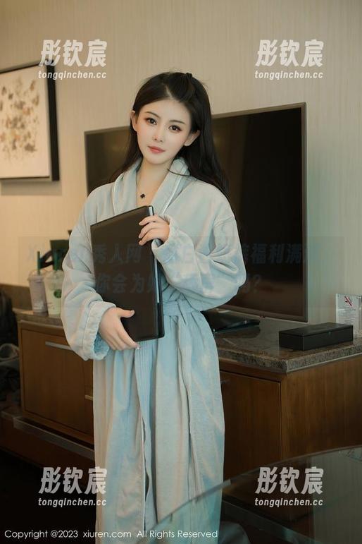 Xiuren秀人网 - 甜白酱短裤福利满满，你会为她“舔屏”吗？