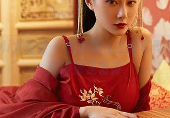 YouMi尤蜜荟 - 选自费若拉的写真集，妩媚得像是情诗