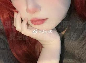 办公室里Zyra秋的私拍原图：这个角度要是能一直保留该多好