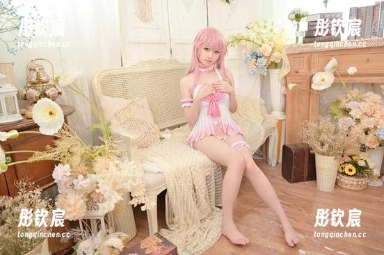 作为飞鸟和马的联名款，asagiriai(爱ちゃん)的写真玩得真嗨，观众都看愣了！
