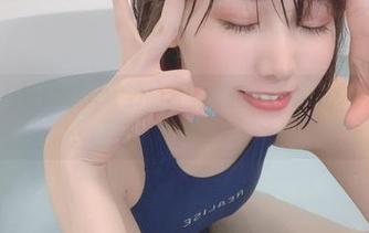 精选けん研(けんけん)的白丝：让人忍不住多看一眼的画面