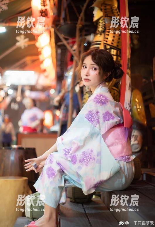 一千只猫薄禾+圣诞狼女=一张图集引发的无数猜想