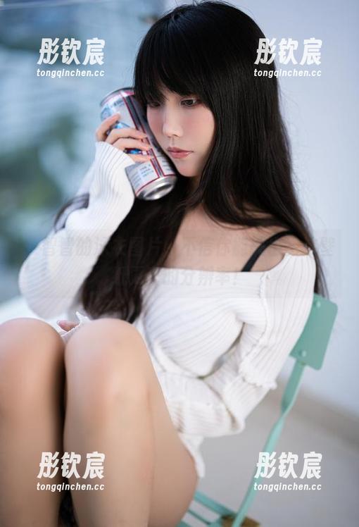一智智的泳衣图片，不信你能搞出比这壁纸更高的分辨率！