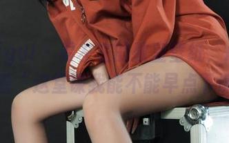 丽柜ligui - 看左左的教室壁纸，心里默默想着“这堂课我能不能早点下课？”