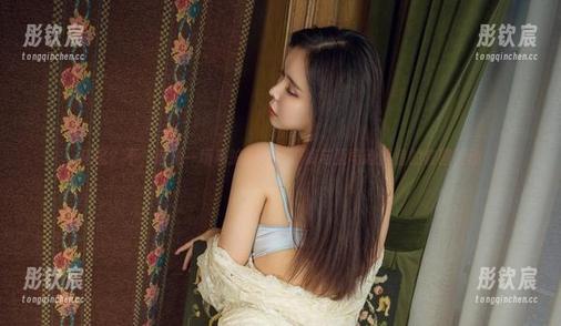 搭配？不，这是一场私拍秀：牛仔裤与亚马逊鲶鱼的套图互动
