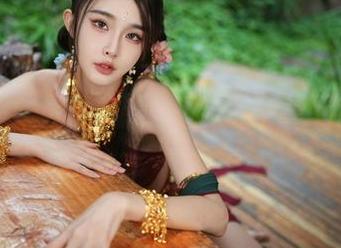 单纯的裸足？请看余多多Dudu的写真套图，再想想