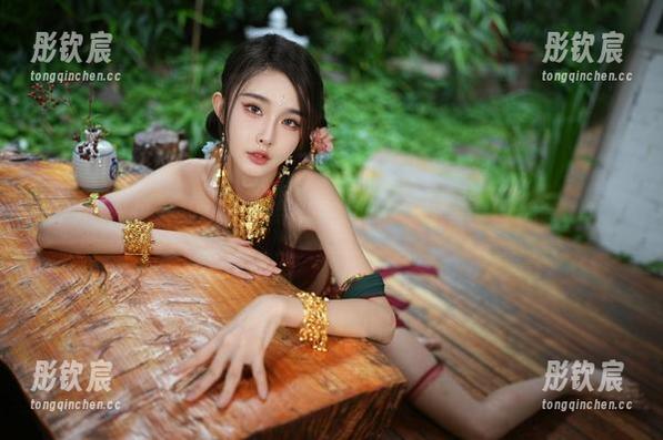 单纯的裸足？请看余多多Dudu的写真套图，再想想