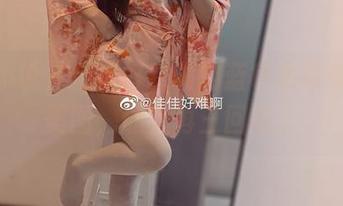 不得不说，佳佳好难啊的蓝色吊带体操服美图，让人再三回味。