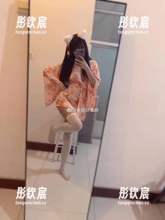 不得不说，佳佳好难啊的蓝色吊带体操服美图，让人再三回味。