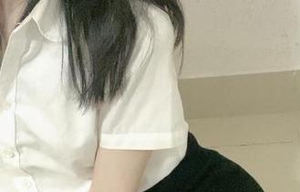 泳池边的倦倦喵，分享一段水下冒险的写真旅程