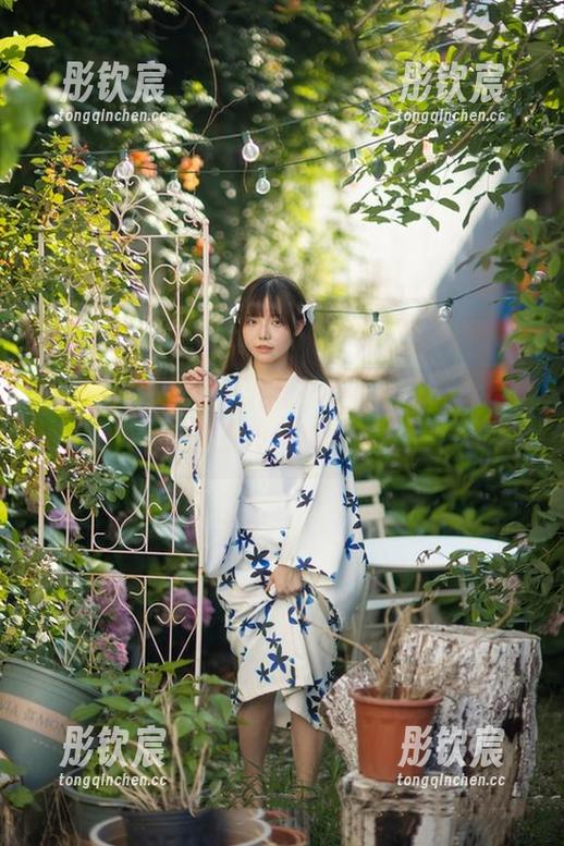 从桌子到沙发——六味帝皇酱的办公室写真，提神又减压！