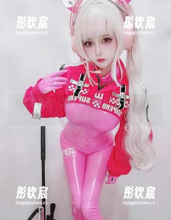 套图大集合：凛子酱在瑜伽和cos之间游刃有余