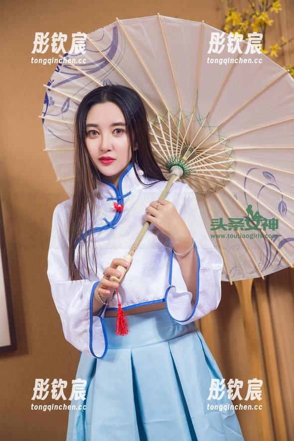 头条女神 - 最新图集竟然是申美嫣的办公室，随便问问还能不能请她帮我做报告？