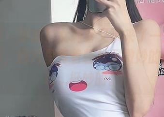 微密圈 - 更新！女刺客又带来了一波女孩的故事，图片里有着轻松又微妙的氛围，嗯...挺妙的。