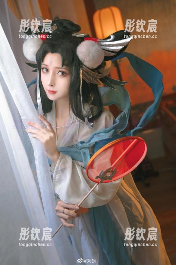 套图园游会：奶狮不咬人赫萝合集里，我到底在看啥？
