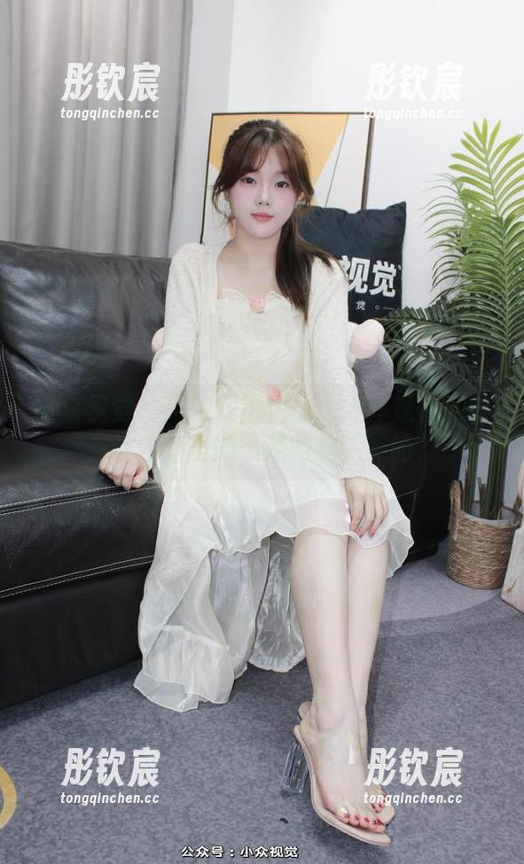 小众视觉 - 原图狂热追捧：婷婷是怎么做到让自拍里的美足如此完美的？