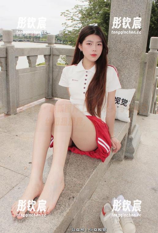 小众视觉 - 最新图库上线，灵灵与她的白丝扭扭捏捏，哈哈！