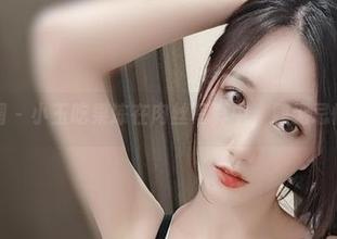 微密圈 - 小玉吃果冻在肉丝写真中，肆无忌惮的美