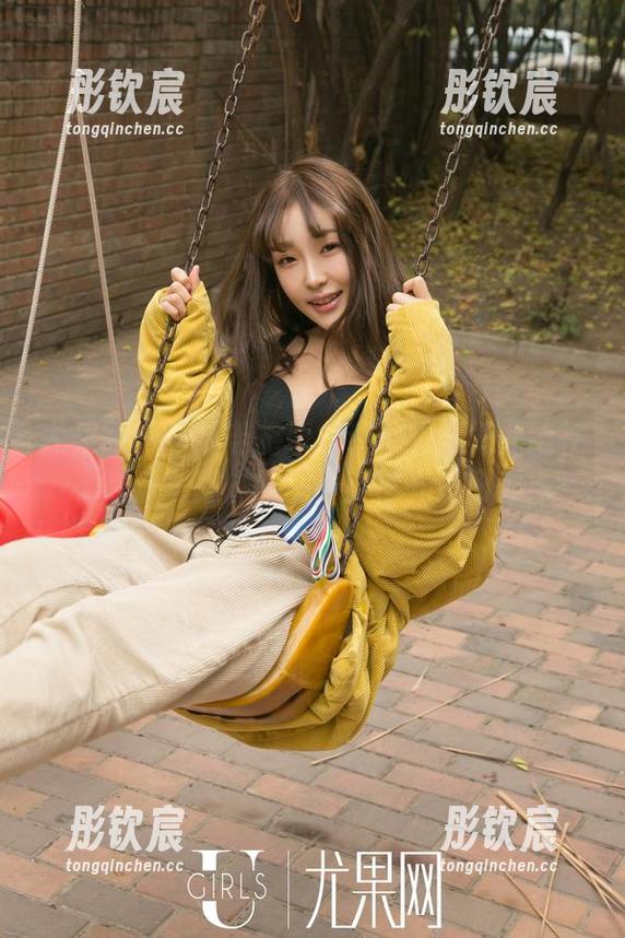 尤果网 - 唐溪若将职业装演绎得如此随性，高清写真中的那份自信光芒四射！