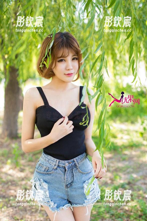 尤果网 - 作品《秘书》中的贝拉：闷骚与专业的毫无距离感