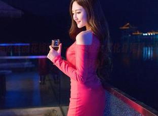 推女神 - 施忆佳的花嫁图集——看这女孩化身婚纱女神，哦对了，完全免费哦！