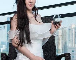 推女神 - 不可错过，谭晓彤的死库水美图出现在你的视野里，非常抓眼。
