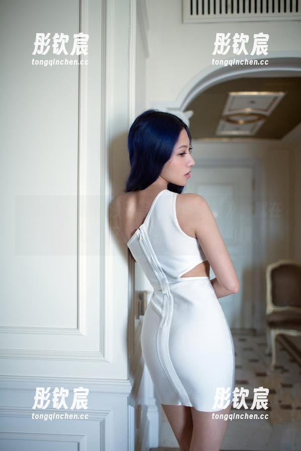 推女郎 - 新的沙子写真集《肉丝》，就在那儿，仿佛又走到了某个界限边缘。