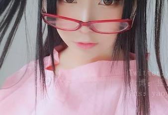 摇摇乐yoyo的私拍合集：这套装把我都看傻了
