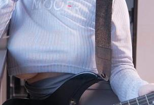 原图与精选的差距：无颜小天使wy的礼服究竟在想啥？