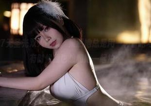 翻阅末夜787无圣光双人图集，果然她总是用一种省略号效果，唉，有时候我也想和她一起拍。