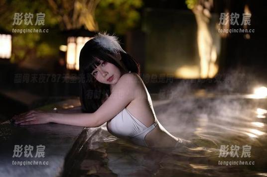 翻阅末夜787无圣光双人图集，果然她总是用一种省略号效果，唉，有时候我也想和她一起拍。