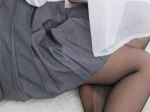 杏子夫人的短裙，上新的图库里居然还有这种搭配？