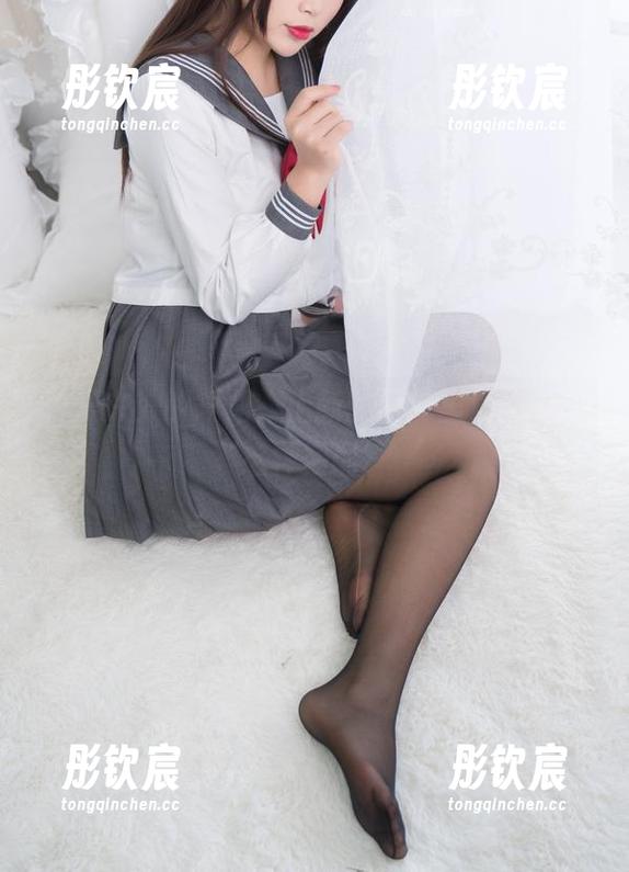 杏子夫人的短裙，上新的图库里居然还有这种搭配？
