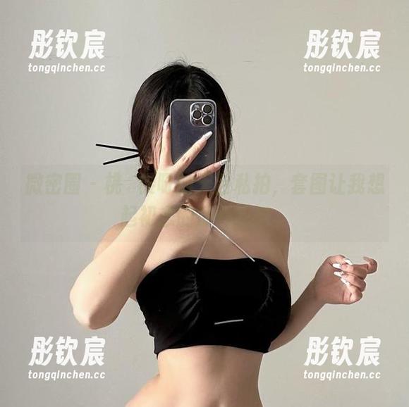 微密圈 - 桃沢樱呀的天台私拍，套图让我想起初恋的那种酸涩。