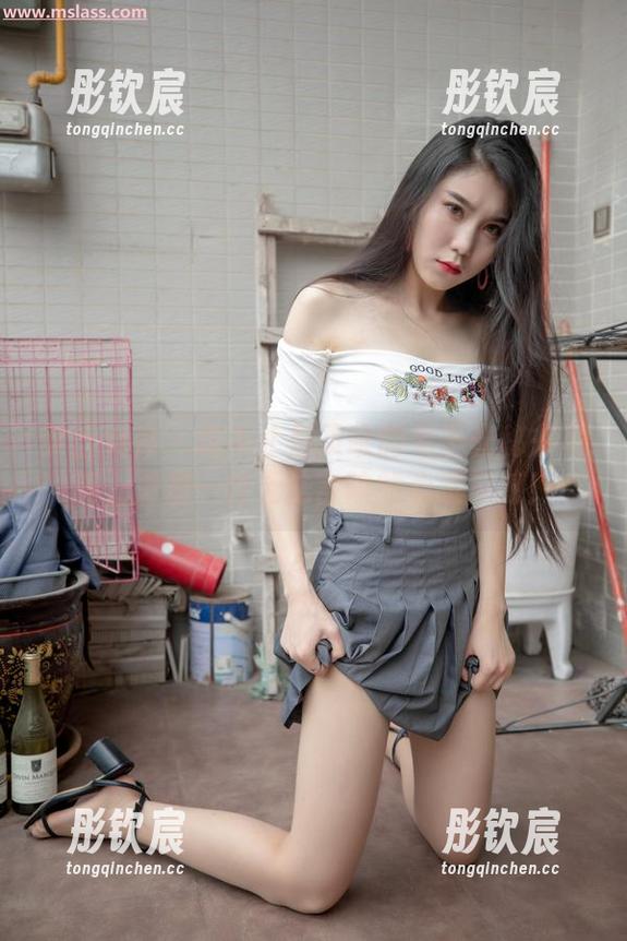 梦丝女神-灵唯 梦丝女神 - 这不止是灵唯的无圣光秘书写真,更是一种无法言喻的心灵震撼!