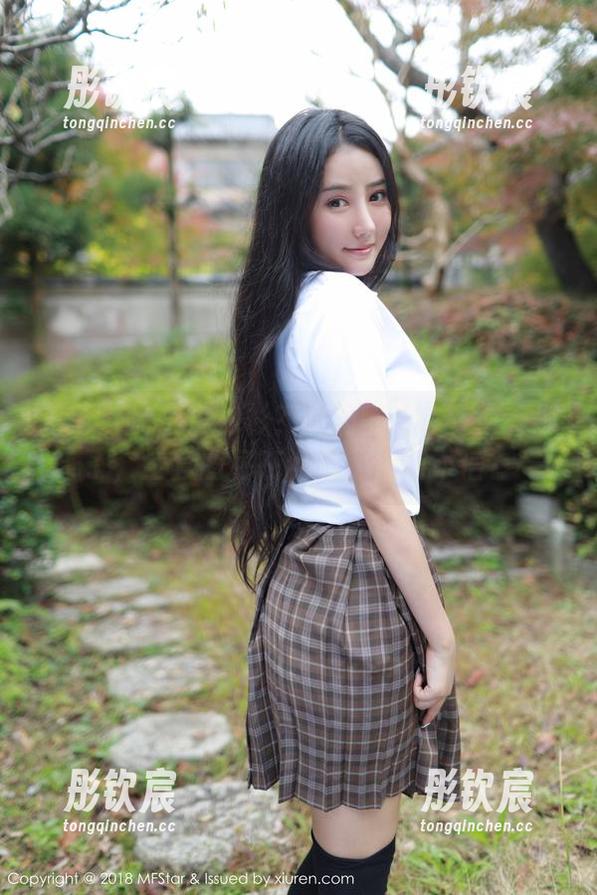 模范学院 - 白衬衫？胡润曦让它变得有趣了，全套图包在这里，你信不信？