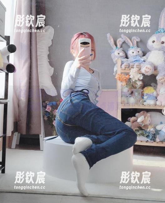 ‘这条短裙究竟藏了什么？’观看樱井小莜的图包，你会找到点滴灵感！